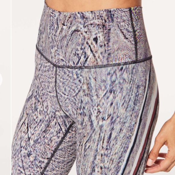 Lululemon Wunder Under Hi-rise tight. - Picture 4 of 9